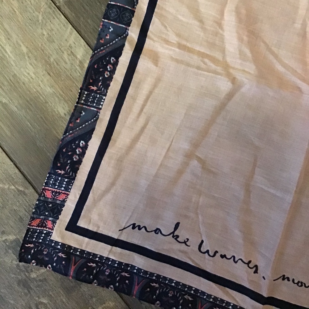 Beautiful brand new peachy Roxy square scarf - Picture 2 of 5